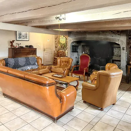 Spacieuse A Avec Cheminee Holiday home Chastreix